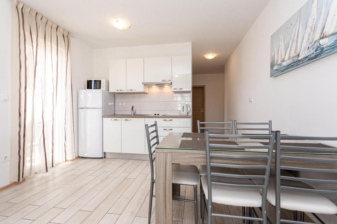 Apartments Crnekovic Tomislava 8 Baška Exterior foto