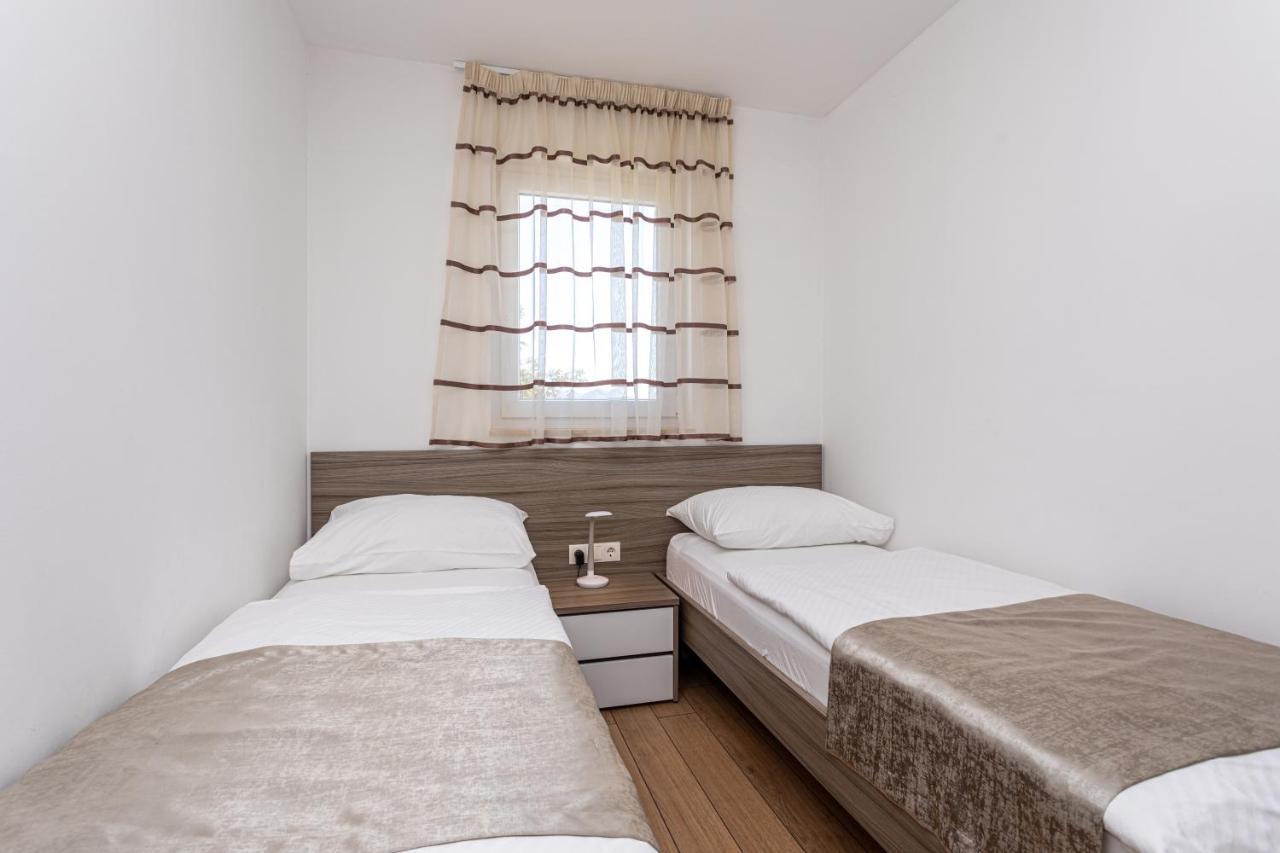 Apartments Crnekovic Tomislava 8 Baška Exterior foto