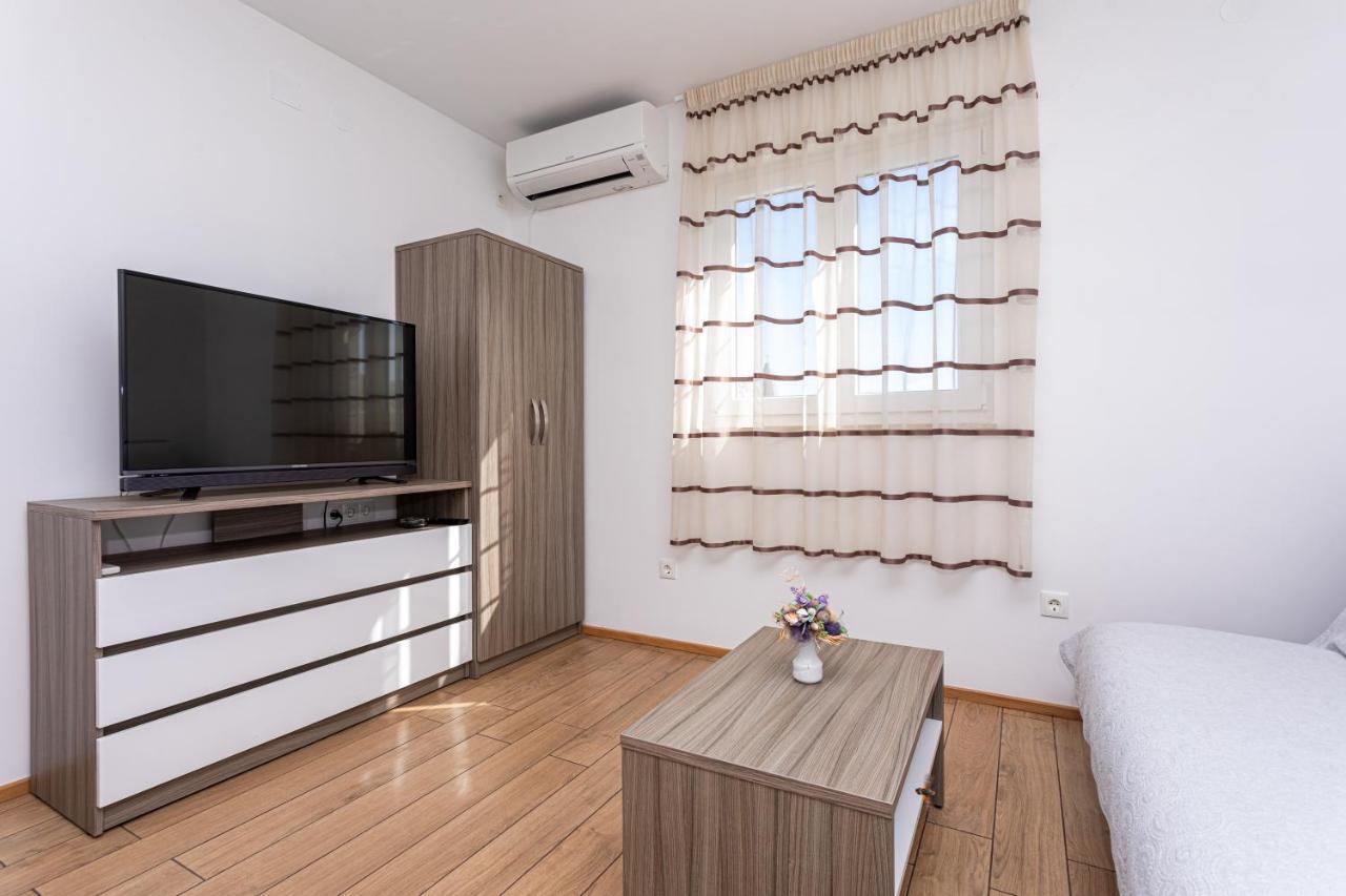 Apartments Crnekovic Tomislava 8 Baška Exterior foto