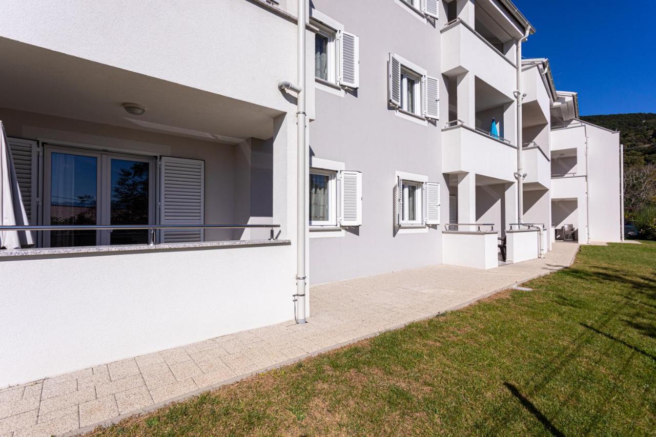 Apartments Crnekovic Tomislava 8 Baška Exterior foto