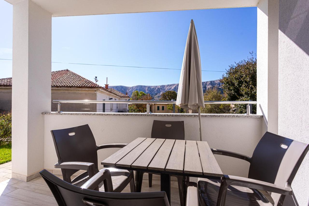 Apartments Crnekovic Tomislava 8 Baška Exterior foto