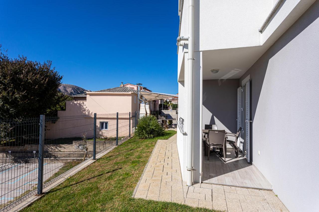 Apartments Crnekovic Tomislava 8 Baška Exterior foto