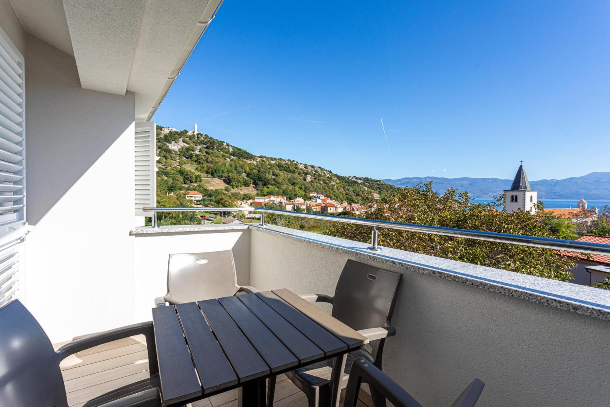 Apartments Crnekovic Tomislava 8 Baška Exterior foto