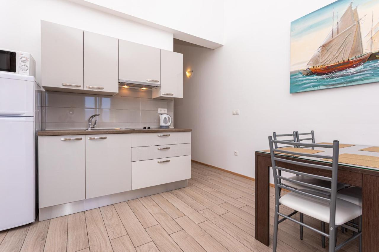 Apartments Crnekovic Tomislava 8 Baška Exterior foto