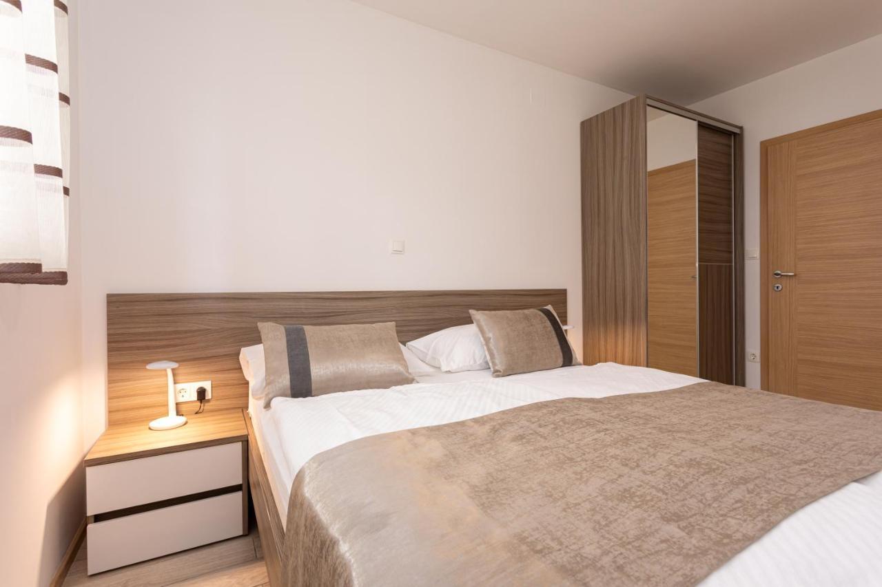 Apartments Crnekovic Tomislava 8 Baška Exterior foto