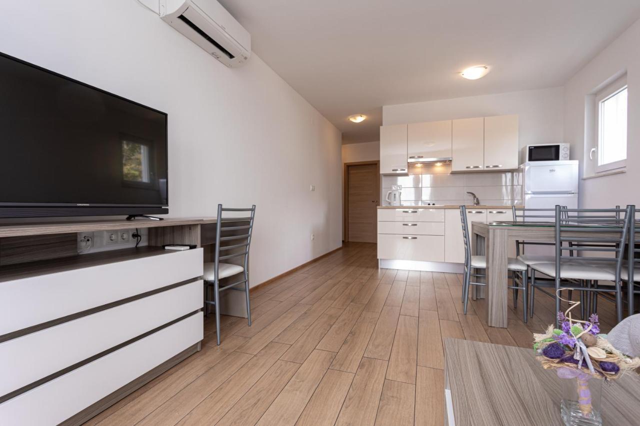 Apartments Crnekovic Tomislava 8 Baška Exterior foto