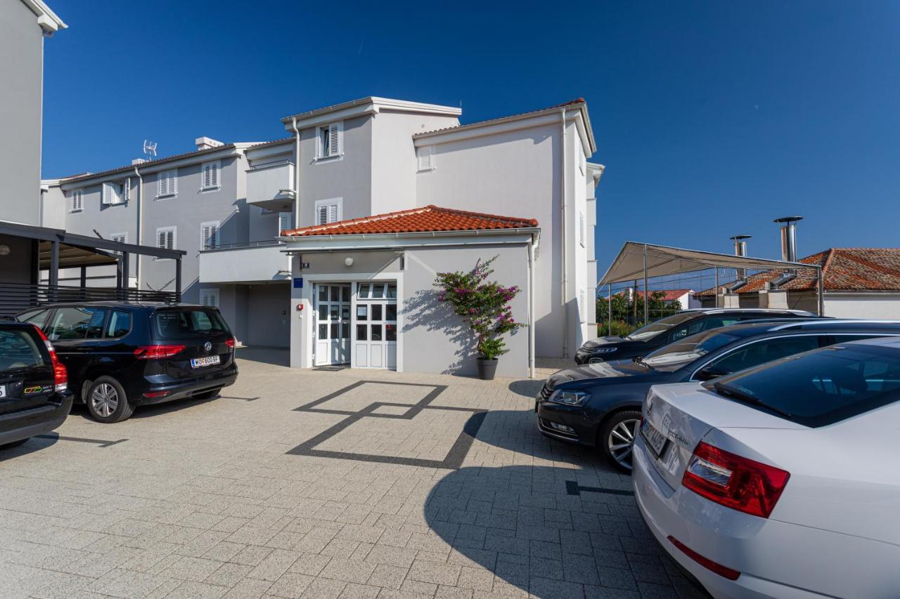 Apartments Crnekovic Tomislava 8 Baška Exterior foto