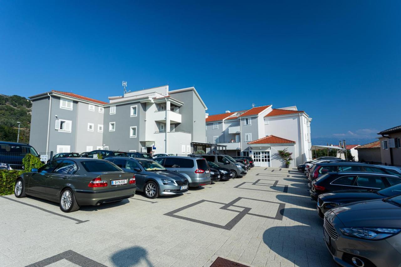 Apartments Crnekovic Tomislava 8 Baška Exterior foto