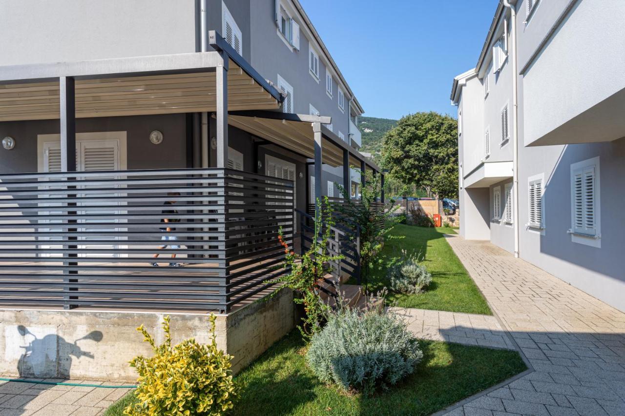 Apartments Crnekovic Tomislava 8 Baška Exterior foto