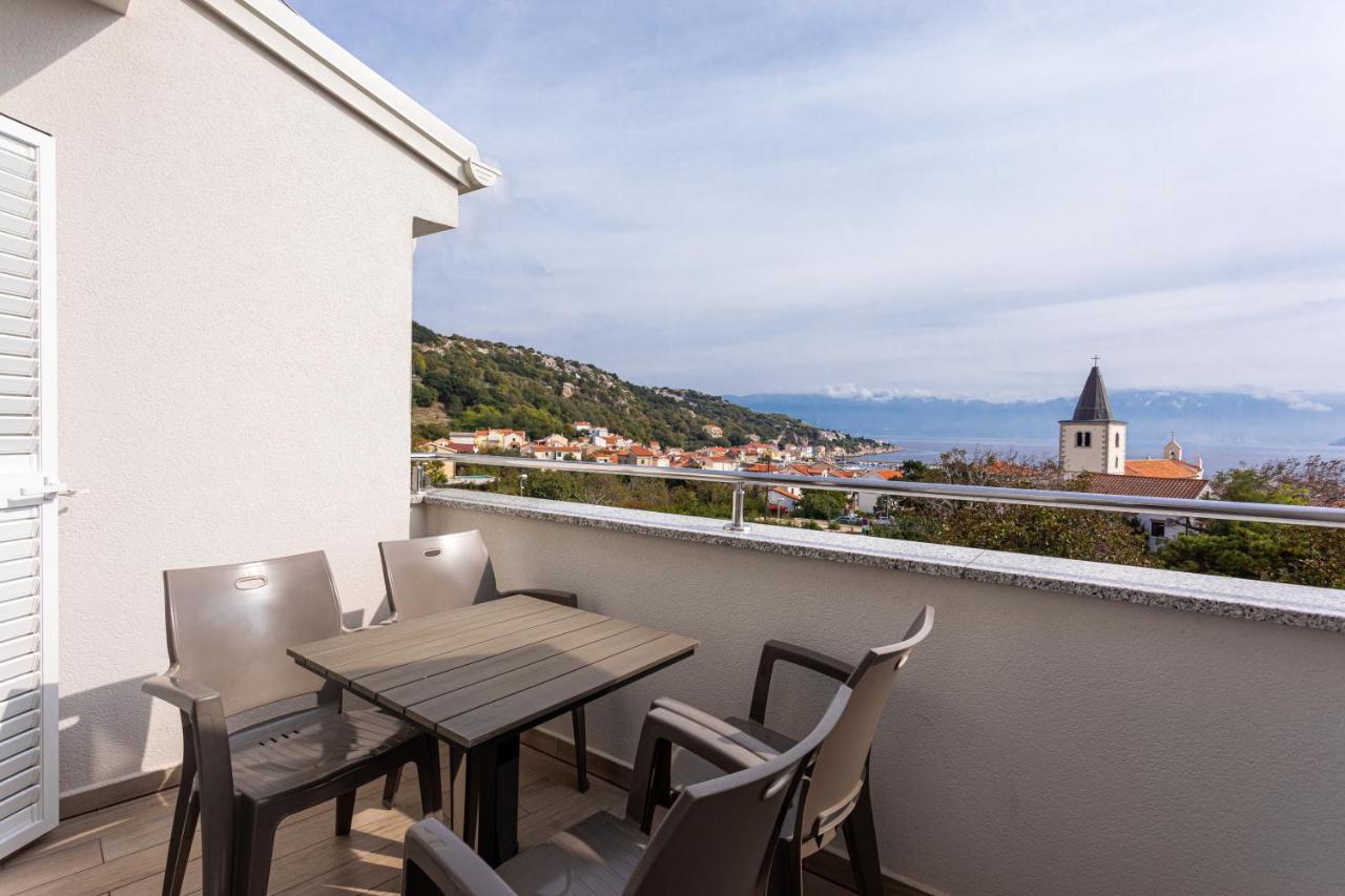 Apartments Crnekovic Tomislava 8 Baška Exterior foto