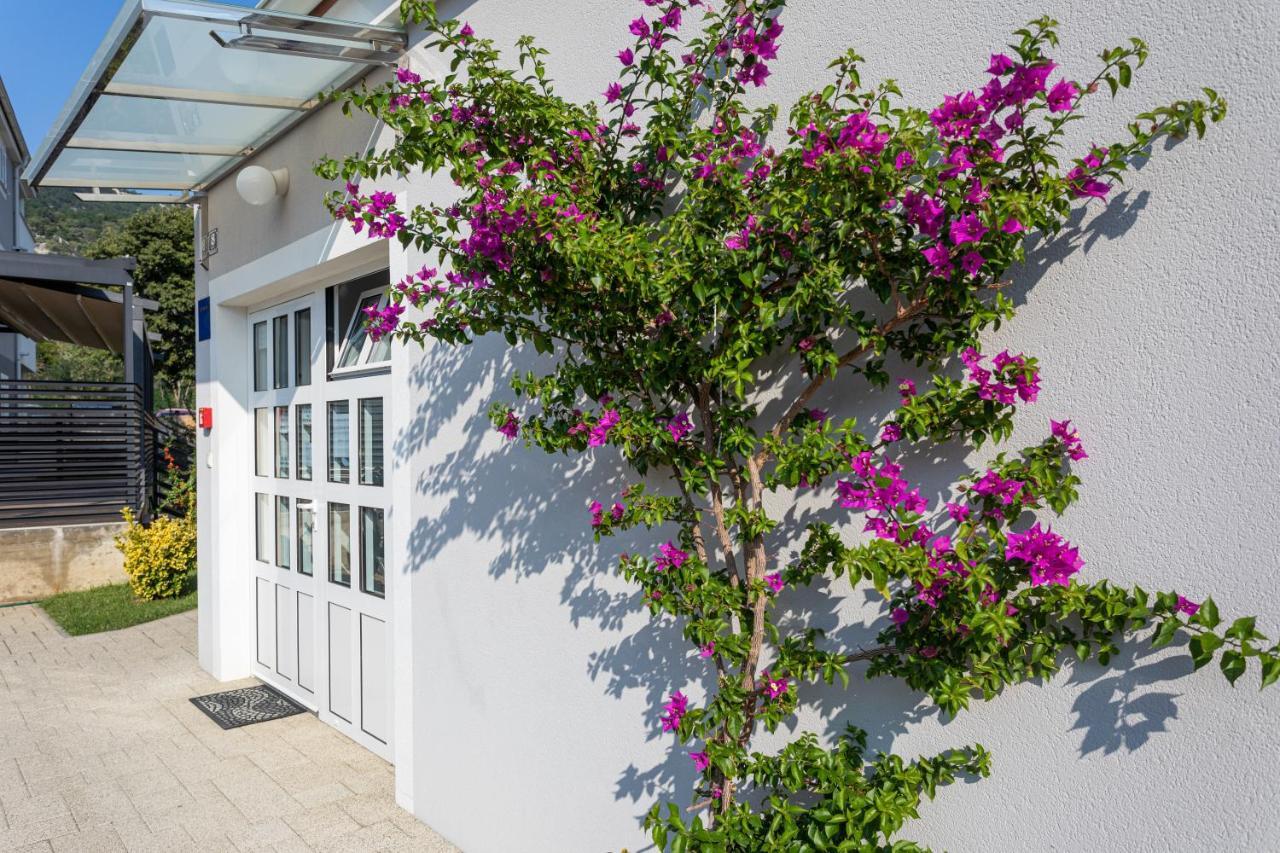 Apartments Crnekovic Tomislava 8 Baška Exterior foto